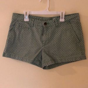 Gap patterned khaki shorts